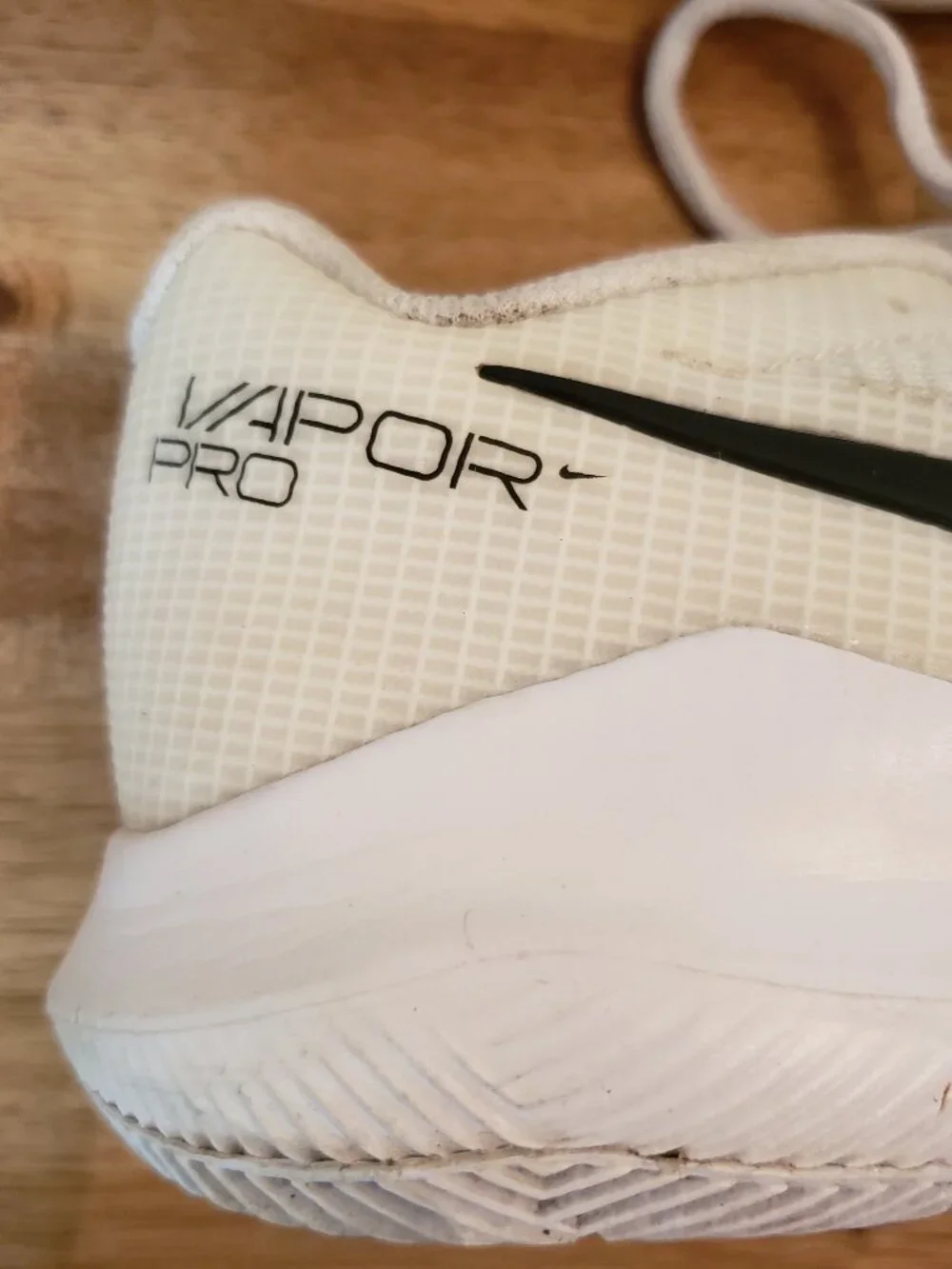 Nike Vapor Pro Junior Tennis Shoe - size 2 Youth - Picture 3 of 7